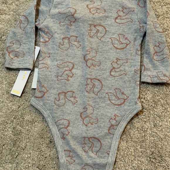 Tahari Gray Long-Sleeve Bodysuit with Squirrel print - 3/6 months - Picture 2 of 5